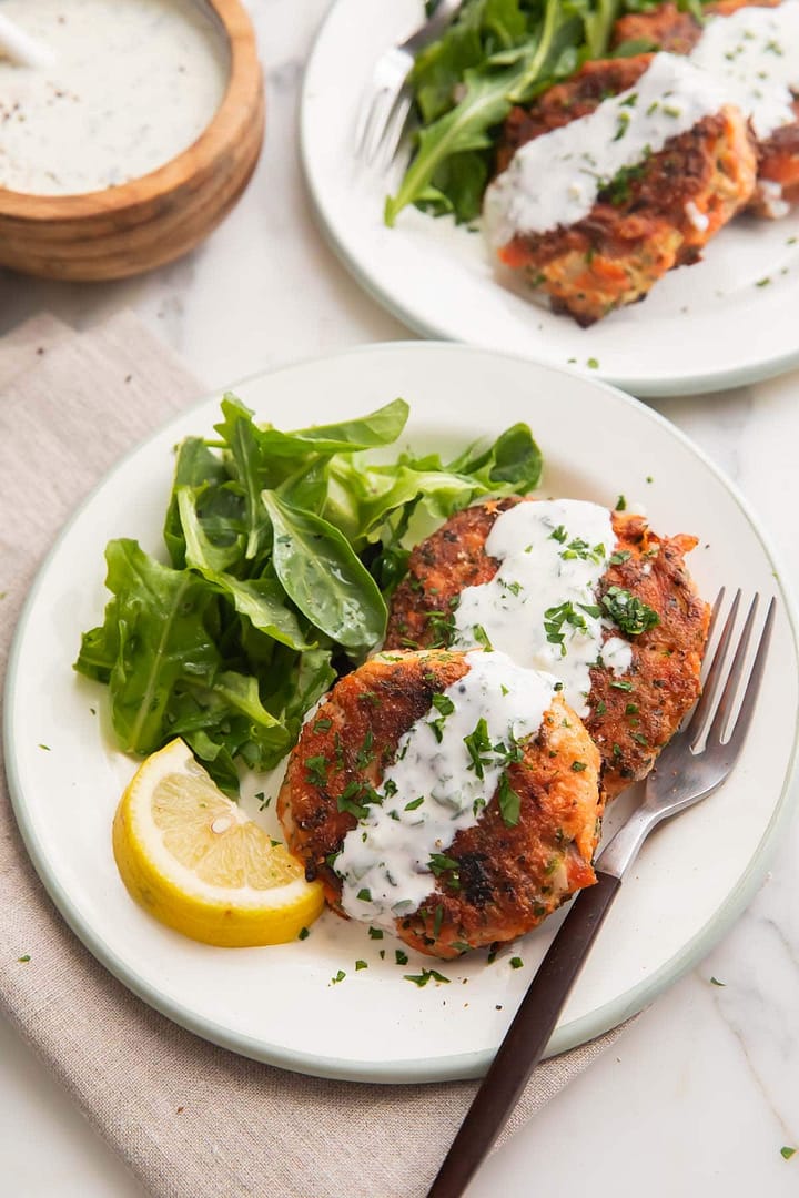 Delicious Salmon Patties with Lemon-Garlic Sauce Recipe